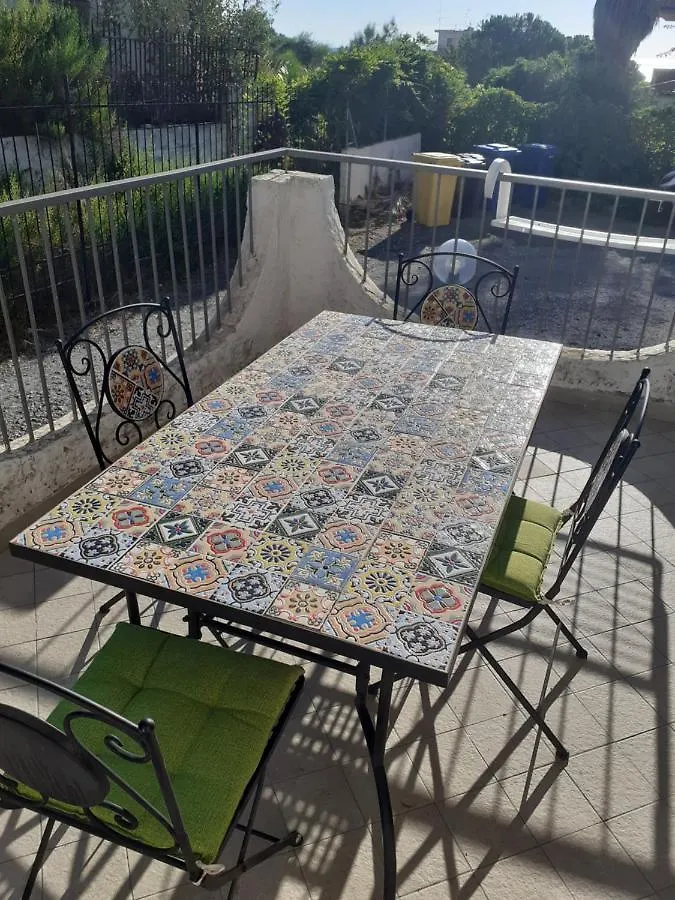 גיארדיני נאקסוס Villa Aurora 0*, גיארדיני נאקסוס איטליה